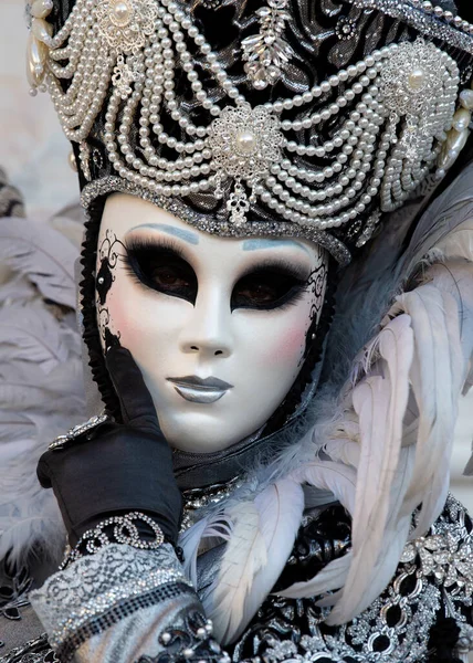 Reveller Traditional Elaborate Mask Costume Annual Venice Carnival Carnevale Venezia — Fotografia de Stock