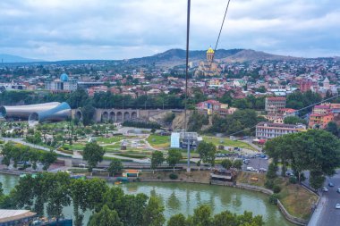 Kablo road istasyonu Narikala kale üzerinde.