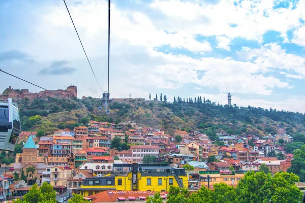 Kablo road istasyonu Narikala kale üzerinde.
