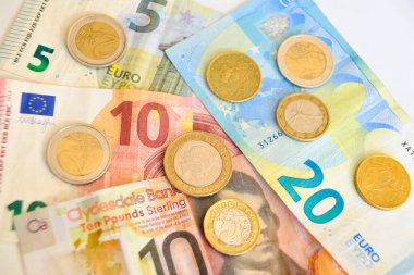 Euro ve Pound paraları ve banknotları