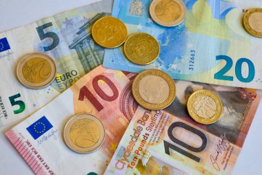 Euro ve Pound paraları ve banknotları