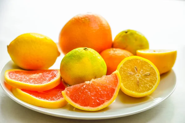 Naranja Limón Ugli Mandarina Pomelo Plato Blanco — Foto de Stock