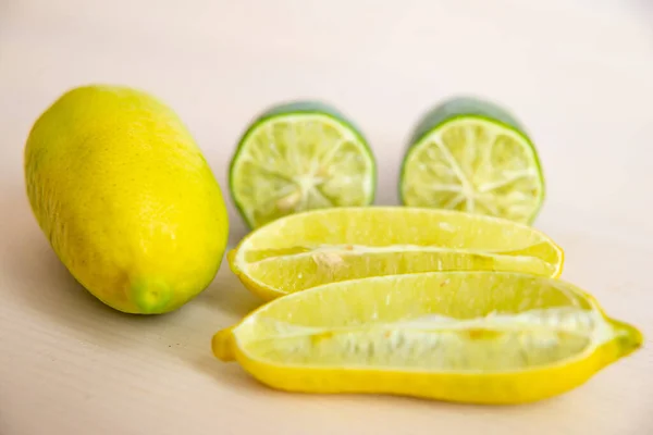 Limão Dedo Mesa Branca — Fotografia de Stock