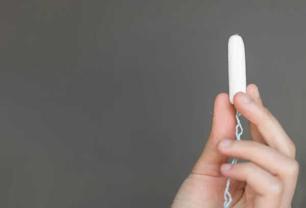 Woman Holding Menstruation Tampon Hand Menstrual Tampon Menstruation Time Hygiene — Stock Photo, Image