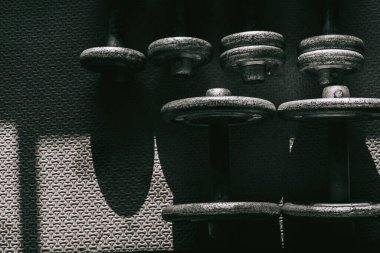 Spor salonunda kas, spor klubü ağırlığı trai