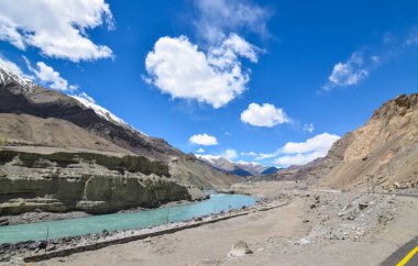 Leh Ladakh 'taki yolda.