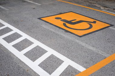 Engelliler için ayrılmış engelli park yeri.