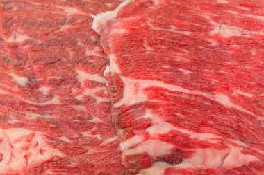 Mermer Japon eti, çiğ et, taze et. Japon wagyu eti dilimlenmiş.