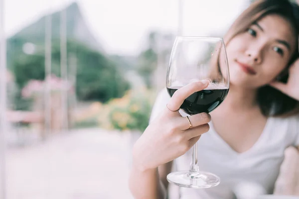 Wine Tasting Tourist Woman Young Woman Drinking Wine Italian Style — Stock Photo, Image