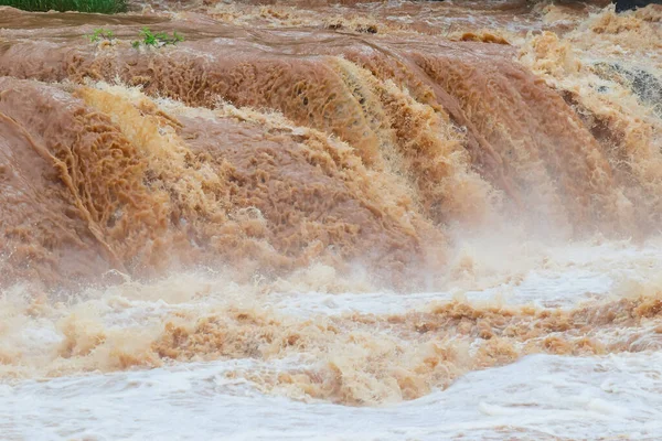 Szybka Powódź Szybko Przepływa Przez Flash Flood Wpływ Globalnego Ocieplenia — Zdjęcie stockowe