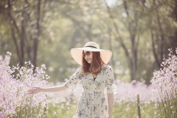 Girl Her Back Straw Hat Field Flowers Happy Asian Woman — Stock Photo, Image