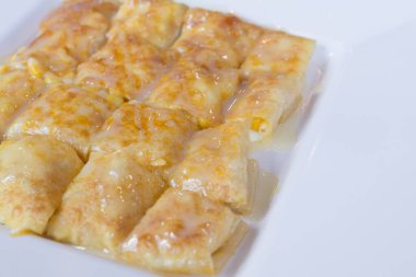 Kızarmış Roti Thai usulü tatlı, parça parça kesilmiş roti..