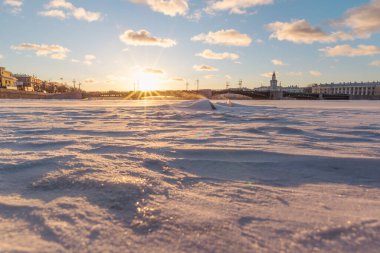 Saray köprüsü. Neva Nehri. Saint-Petersburg 'da. Rusya kışın.