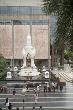 Pratunam Bangkok, şehir merkezinde bir tapınak