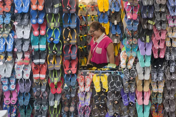Uma loja de sapatos em Bangkok — Fotografia de Stock