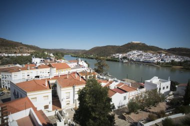 Alcoutim Portekiz ve şehrin Sanlucar de Guadiana İspanya şehir
