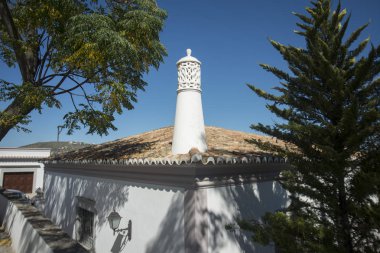 Almancil kasaba geleneksel bir evde bir çatı 