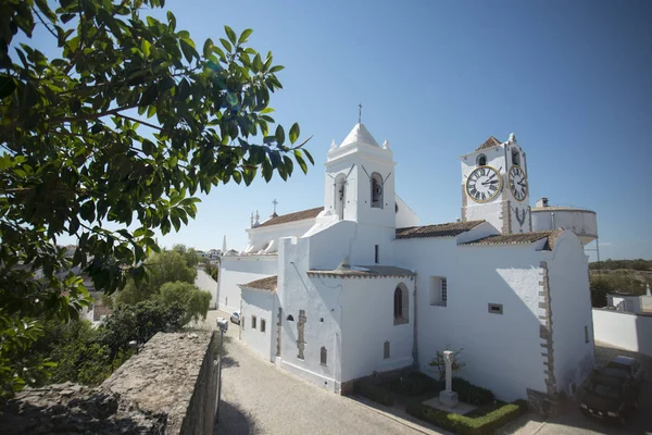 Η εκκλησία Igreja Santa Maria do Castelo στην πόλη Tavira — Φωτογραφία Αρχείου