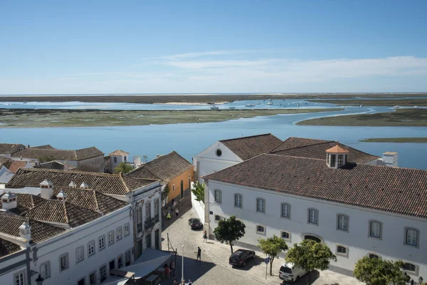 Ria Formosa landschap in het stadscentrum op de Lago de Se — Stockfoto