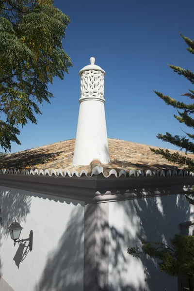 Ett hustak i ett traditionellt hus i den staden i Almancil — Stockfoto