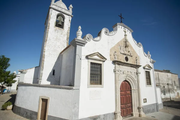 포르투갈에 몬 카라 파초의 마을에 오래 된 교회 — 스톡 사진