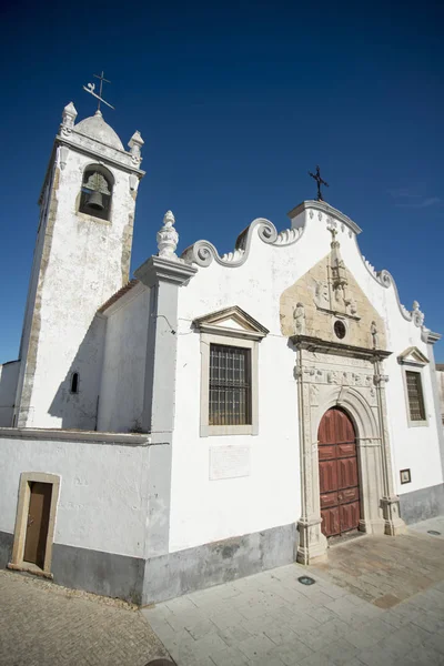 Alte kirche in der stadt moncarapacho in portugal — Stockfoto