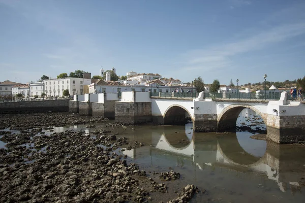 Brücke ponte romana in der Altstadt von Tavira — Stockfoto