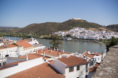 Alcoutim Portekiz ve şehrin Sanlucar de Guadiana İspanya şehir