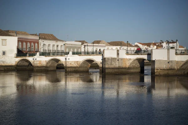 Puente Ponte Romana en el casco antiguo de Tavira — Foto de Stock