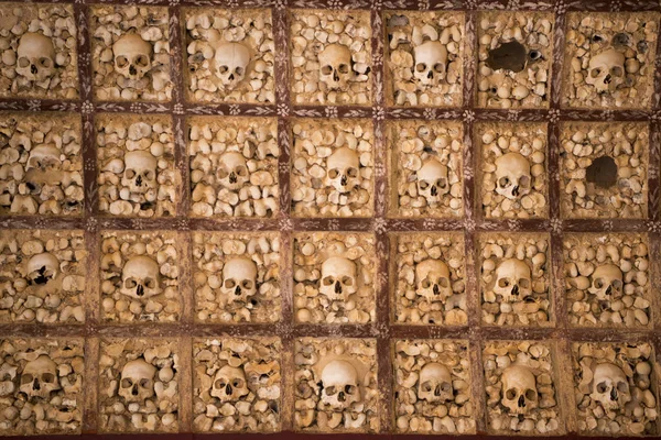 La capela dos Ossos à l'Igreja do Carmo au Portugal — Photo