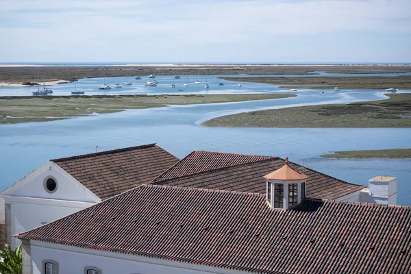 ラゴ ・ デ ・ Se で市内中心部の Ria Formosa 風景 — ストック写真