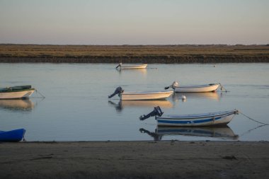 manzara ve kıyısında Santa Luzia kasaba Portekiz