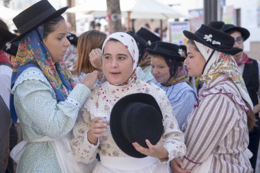 geleneksel potugese Cumartesi Pazar dansta 