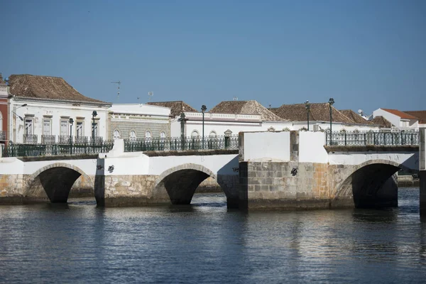 Den bron Ponte Romana i den gamla staden Tavira — Stockfoto