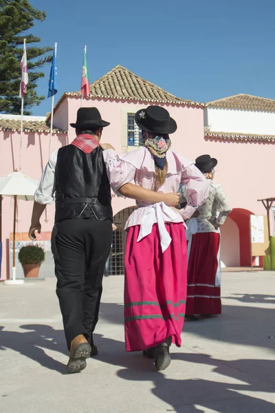 Tradizionale danza portoghese al mercato del sabato — Foto Stock