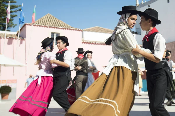 Danza tradicional portuguesa en el mercado de los sábados — Foto de Stock