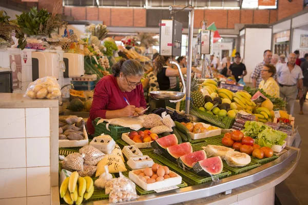 Lebensmittelmarkt in der Altstadt von Olhao — Stockfoto