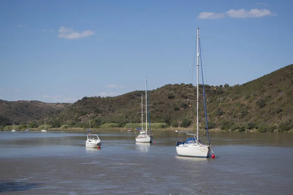 Nehir Rio Guadiana sınır Portekiz ve İspanya — Stok fotoğraf