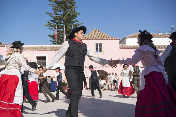 Geleneksel potugese Cumartesi Pazar dansta — Stok fotoğraf