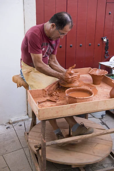 ポルトガルの土曜日市場で陶芸アート — ストック写真