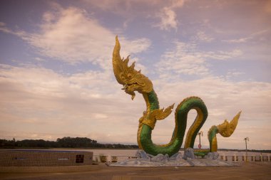 bir Phayanak veya Tayland Mekong Nehri Naga heykeli