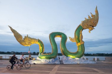 bir Phayanak veya Tayland Mekong Nehri Naga heykeli