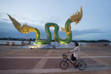 bir Phayanak veya Tayland Mekong Nehri Naga heykeli