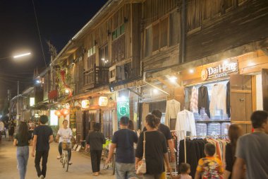 ahşap evler ve akşam Pazar Tayland
