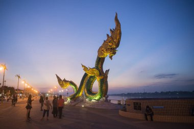 bir Phayanak veya Tayland Mekong Nehri Naga heykeli