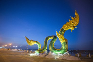 bir Phayanak veya Tayland Mekong Nehri Naga heykeli