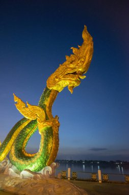 bir Phayanak veya Tayland Mekong Nehri Naga heykeli