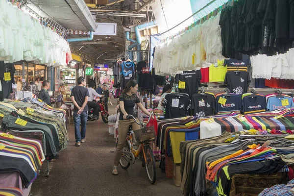 O Tha Sadet Market na cidade de Nong Khai, na Tailândia — Fotografia de Stock