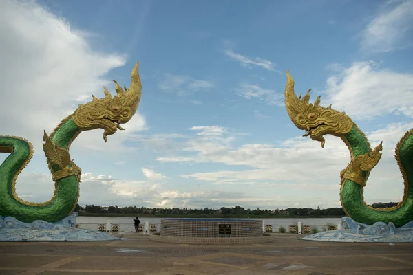 bir Phayanak veya Tayland Mekong Nehri Naga heykeli