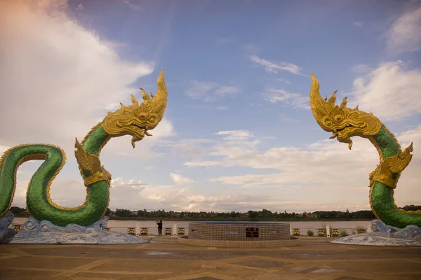 bir Phayanak veya Tayland Mekong Nehri Naga heykeli